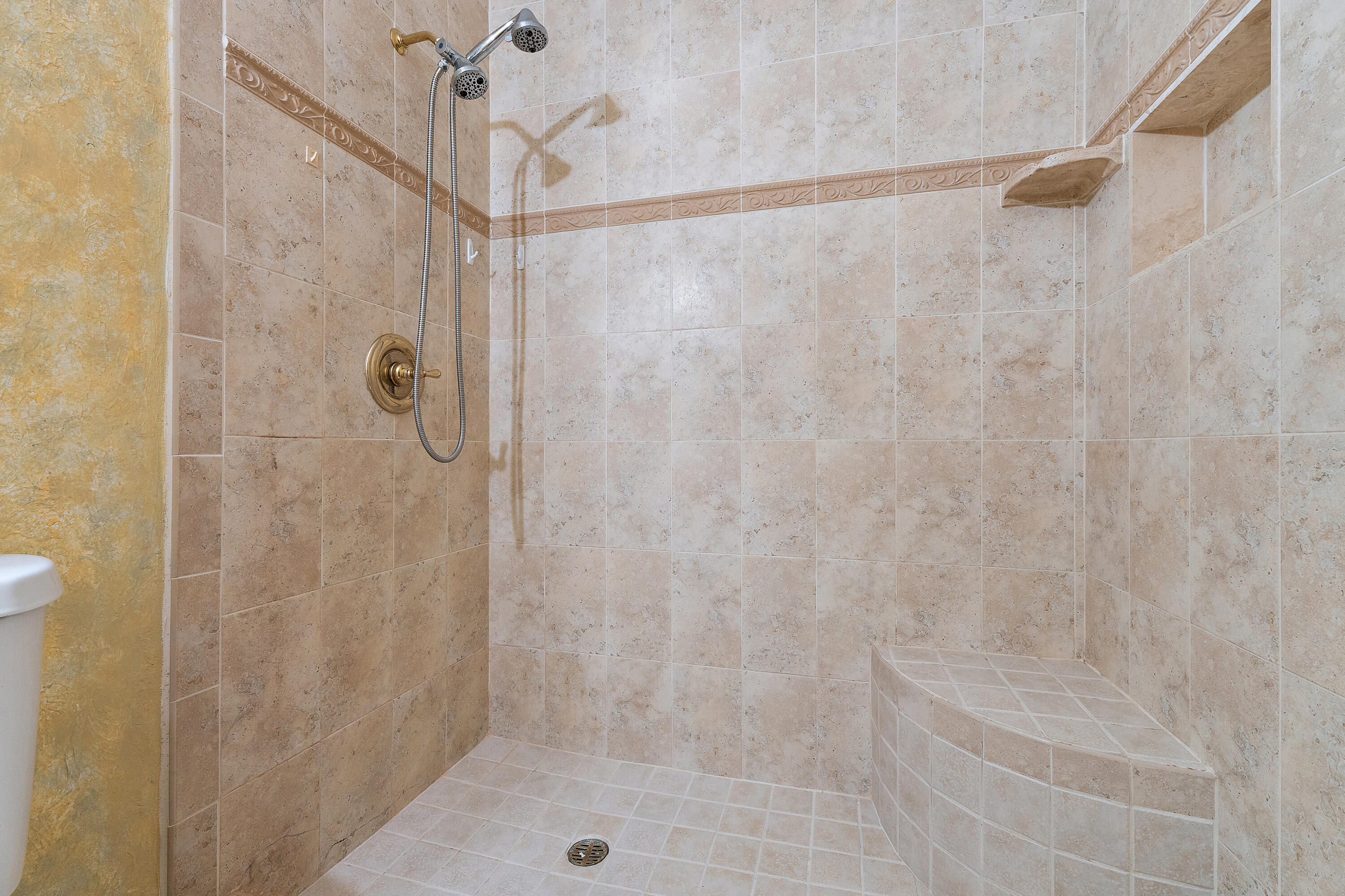 EASTVIEW MANOR - Residential