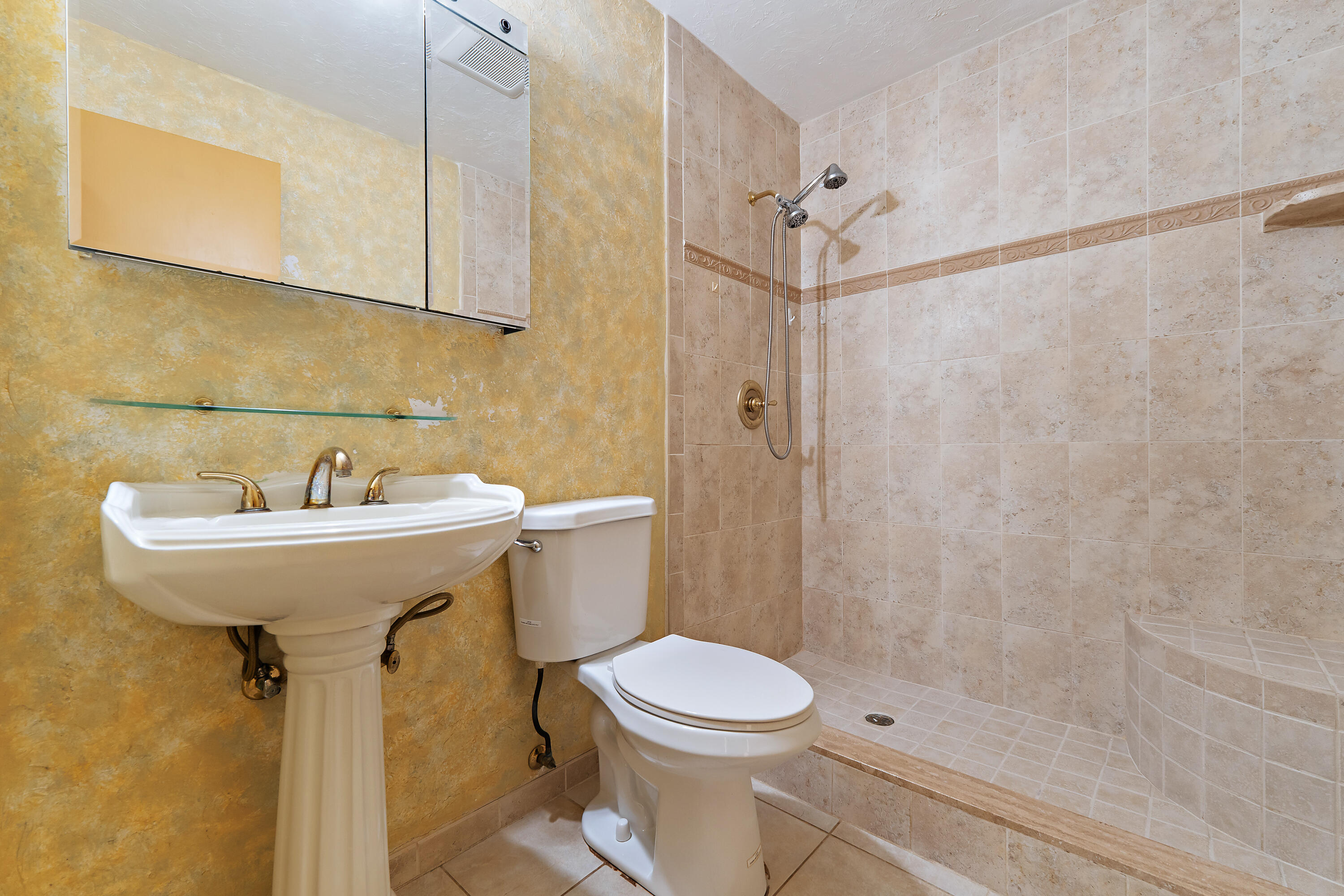 EASTVIEW MANOR - Residential