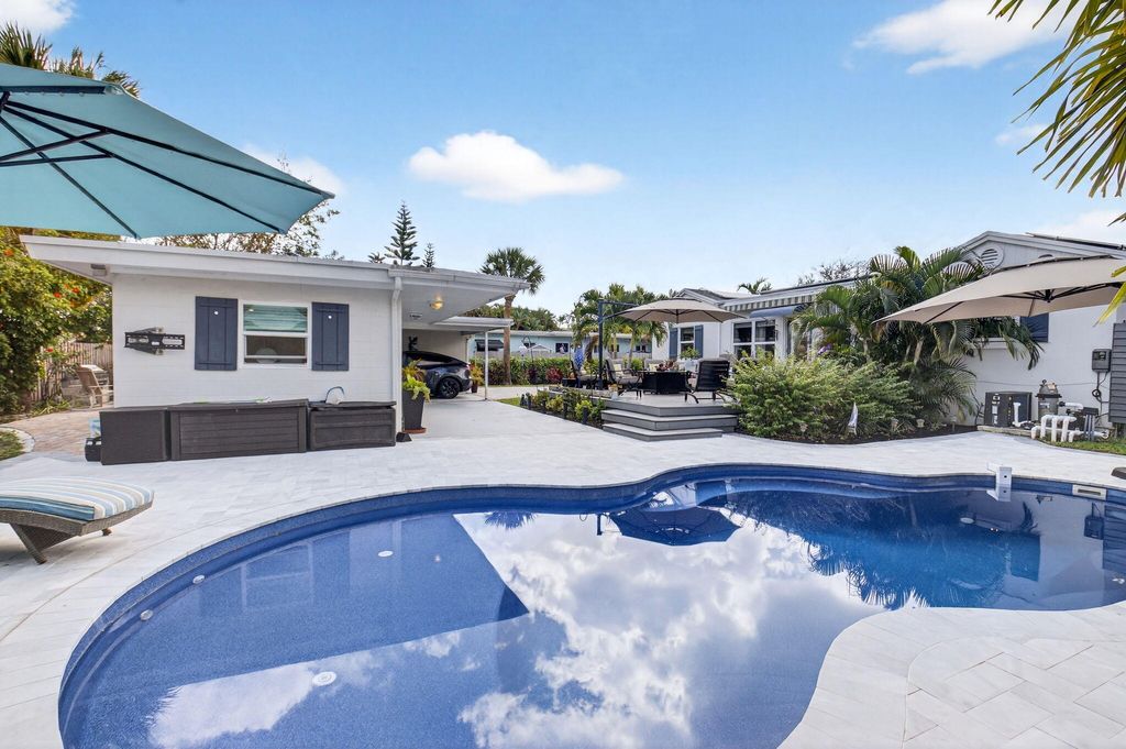 Photo of 233 NE 12th Street NE, Delray Beach, FL 33444 (MLS # R11165099)