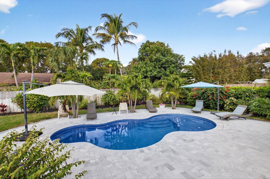 Photo of 233 NE 12th Street NE, Delray Beach, FL 33444 (MLS # R11165099)