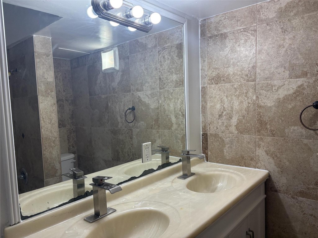 LUSH APARTMENTS - Residential Lease