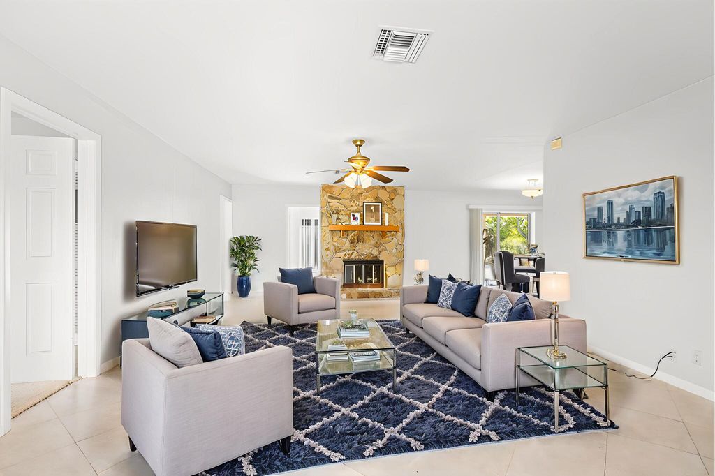 Photo of 2512 Lone Pine Road, Palm Beach Gardens, FL 33410 (MLS # R11164343)