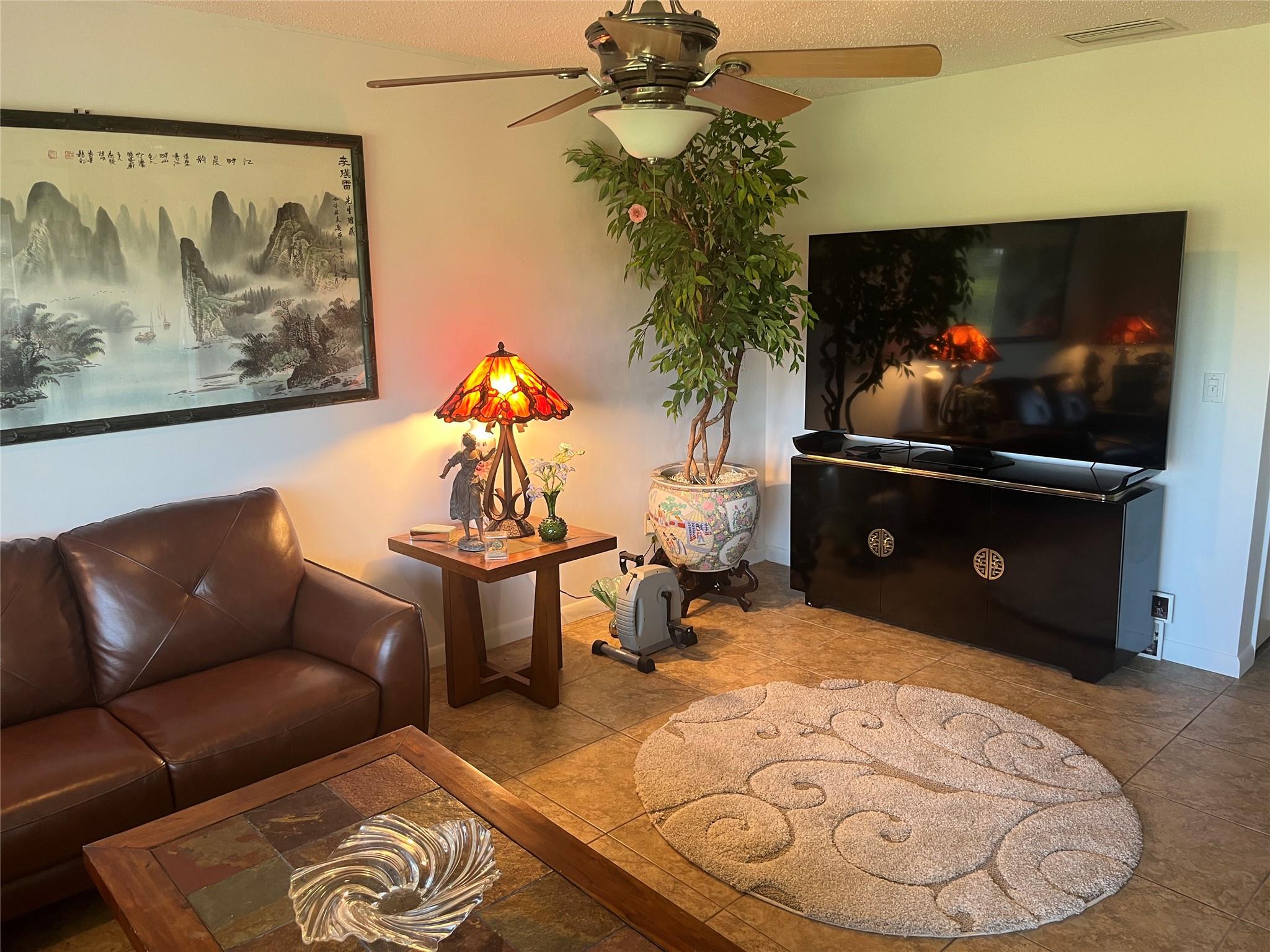 Woodlands Sec Five 67-43 - Residential