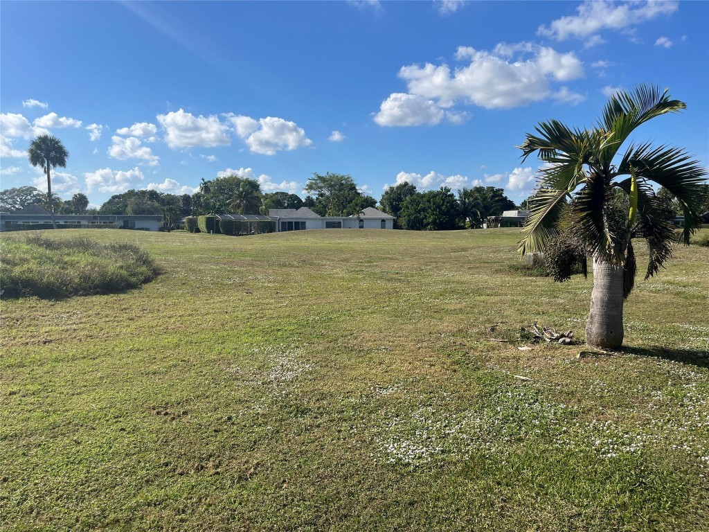 Woodlands Sec Five 67-43 - Residential