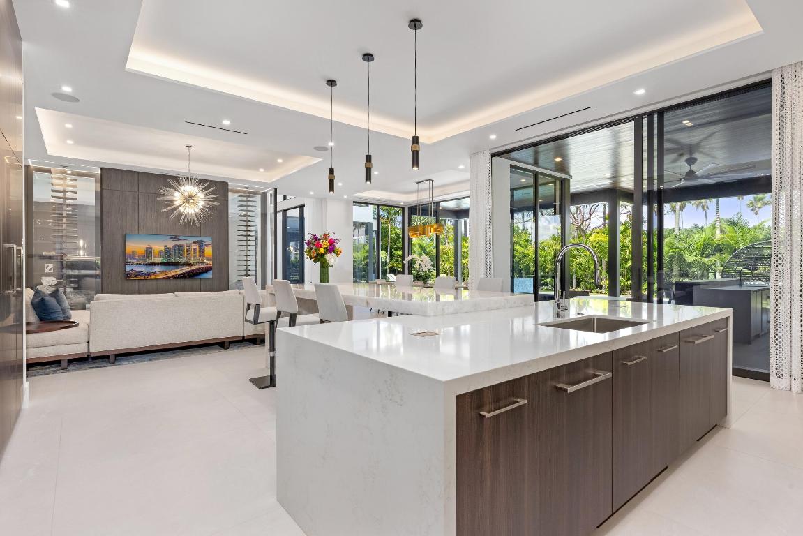 ROYAL PALM YACHT & COUNTRY CLUB - Residential