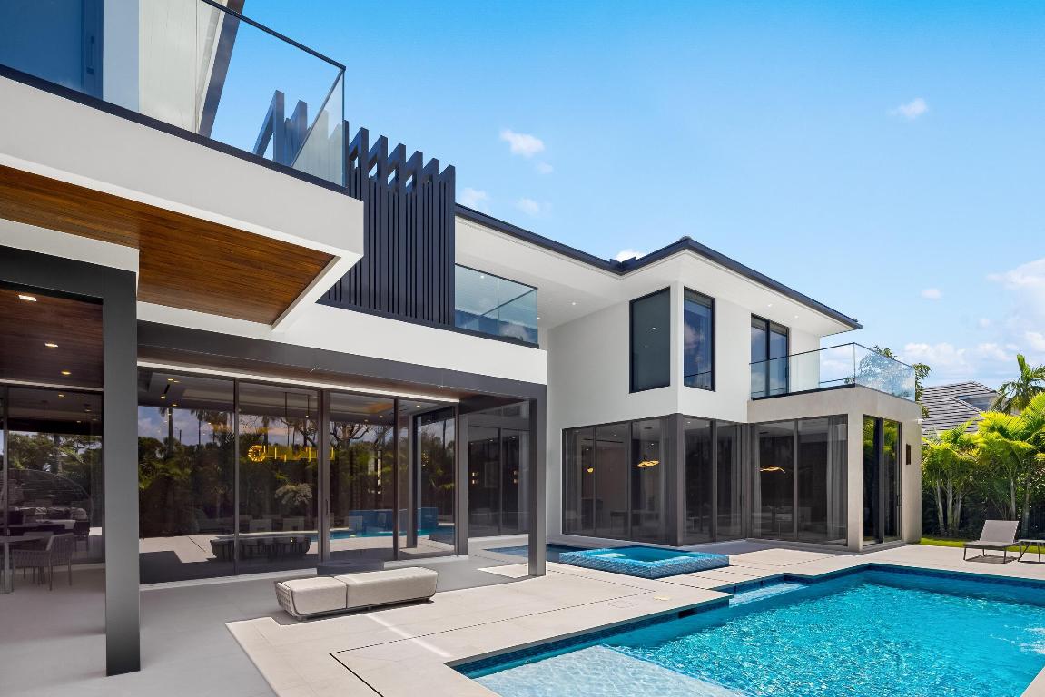 ROYAL PALM YACHT & COUNTRY CLUB - Residential