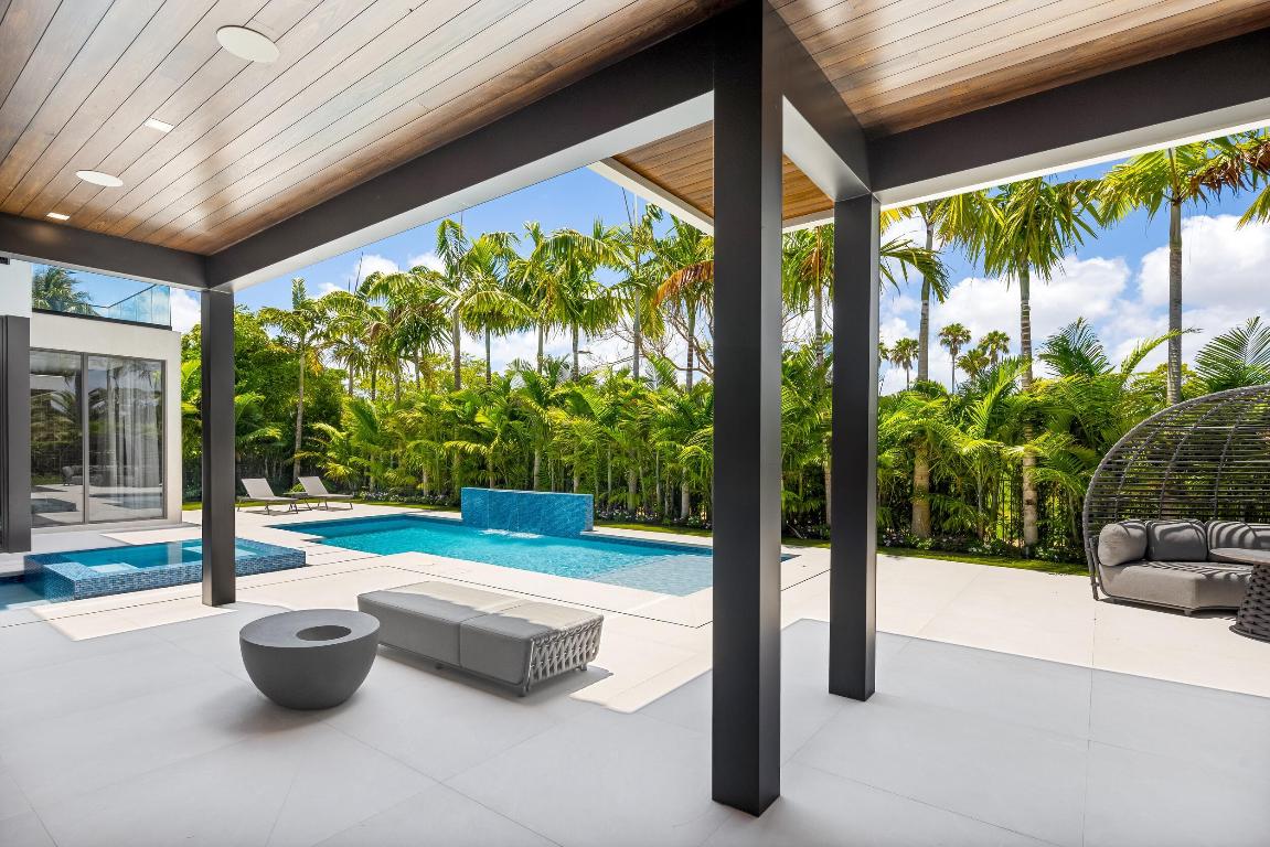 ROYAL PALM YACHT & COUNTRY CLUB - Residential