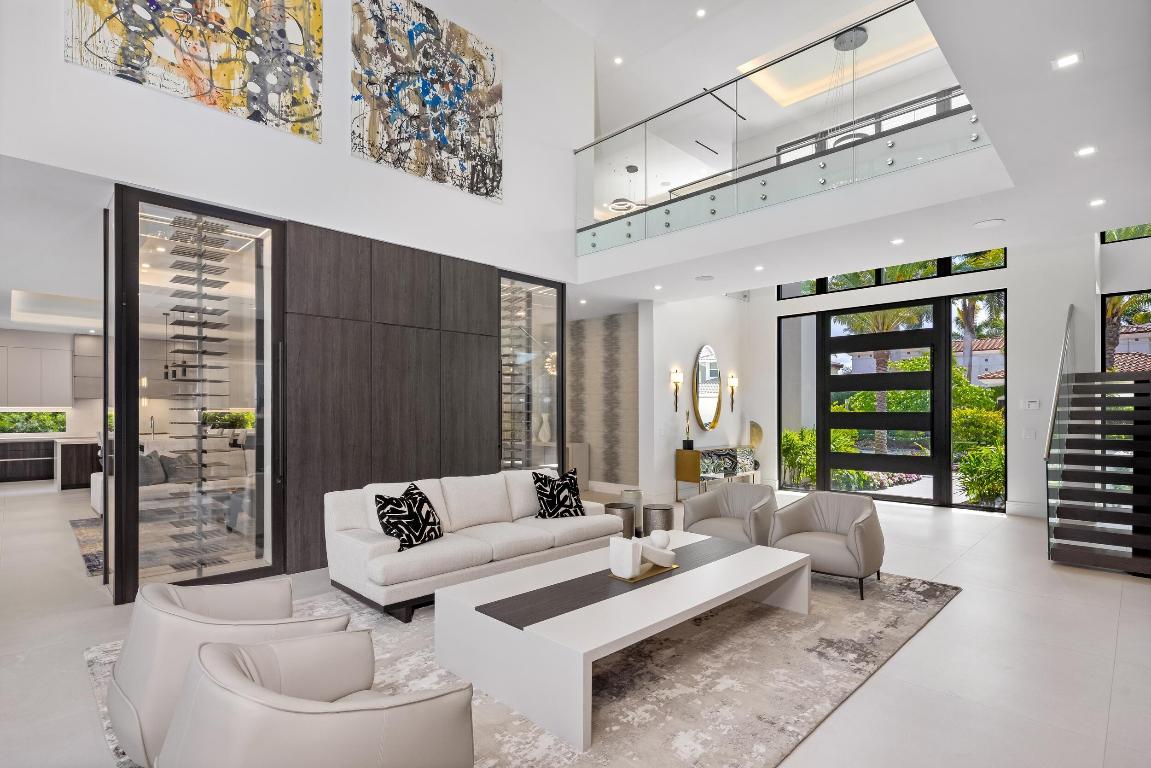 ROYAL PALM YACHT & COUNTRY CLUB - Residential