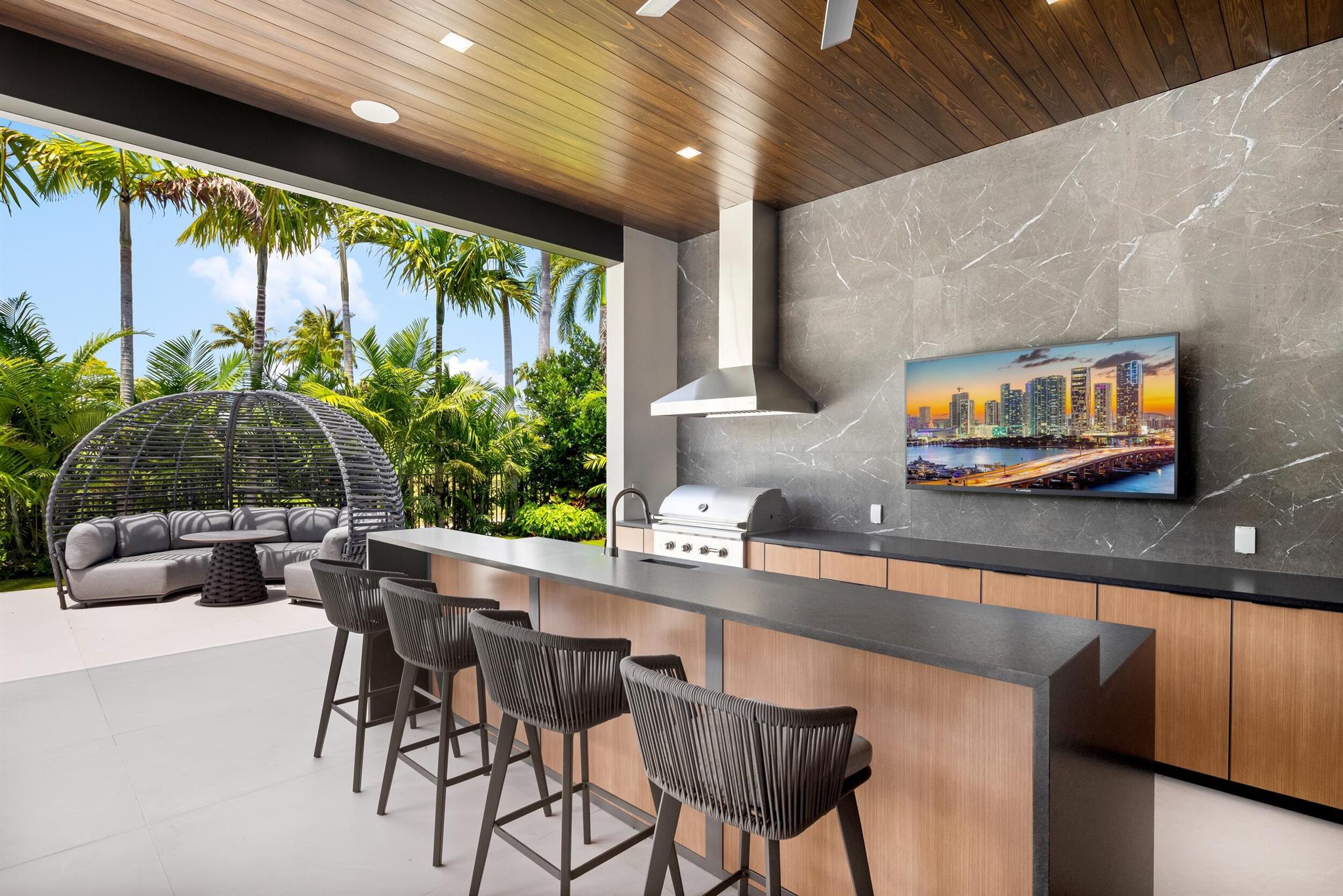 ROYAL PALM YACHT & COUNTR - Residential