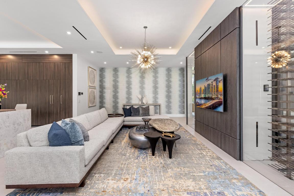 ROYAL PALM YACHT & COUNTRY CLUB - Residential