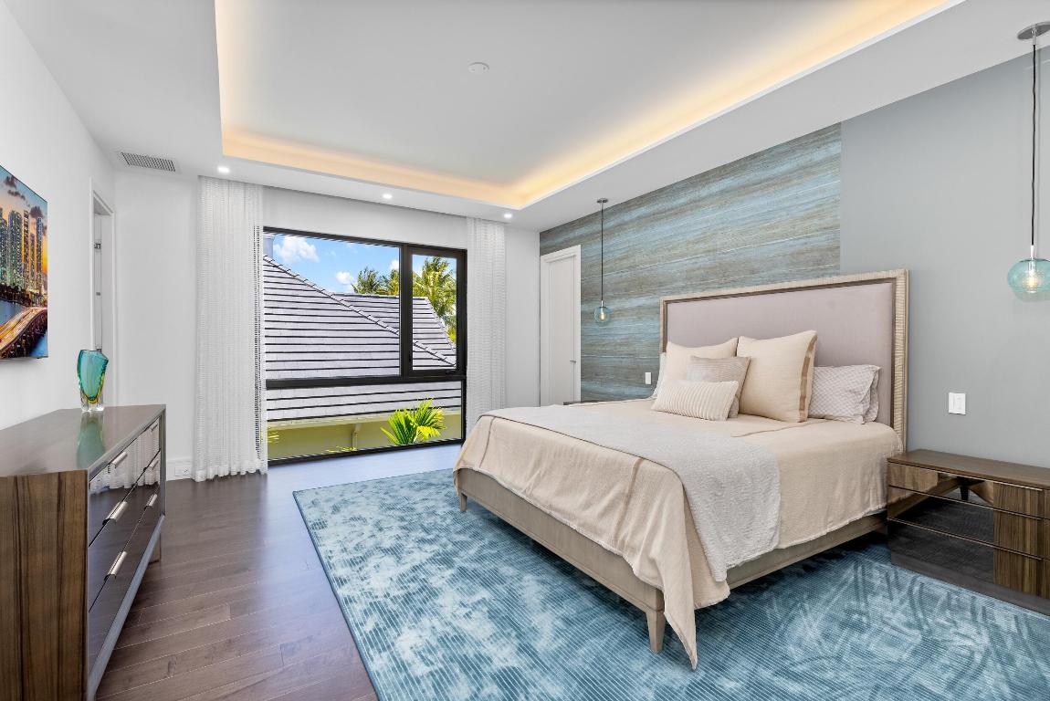 ROYAL PALM YACHT & COUNTRY CLUB - Residential