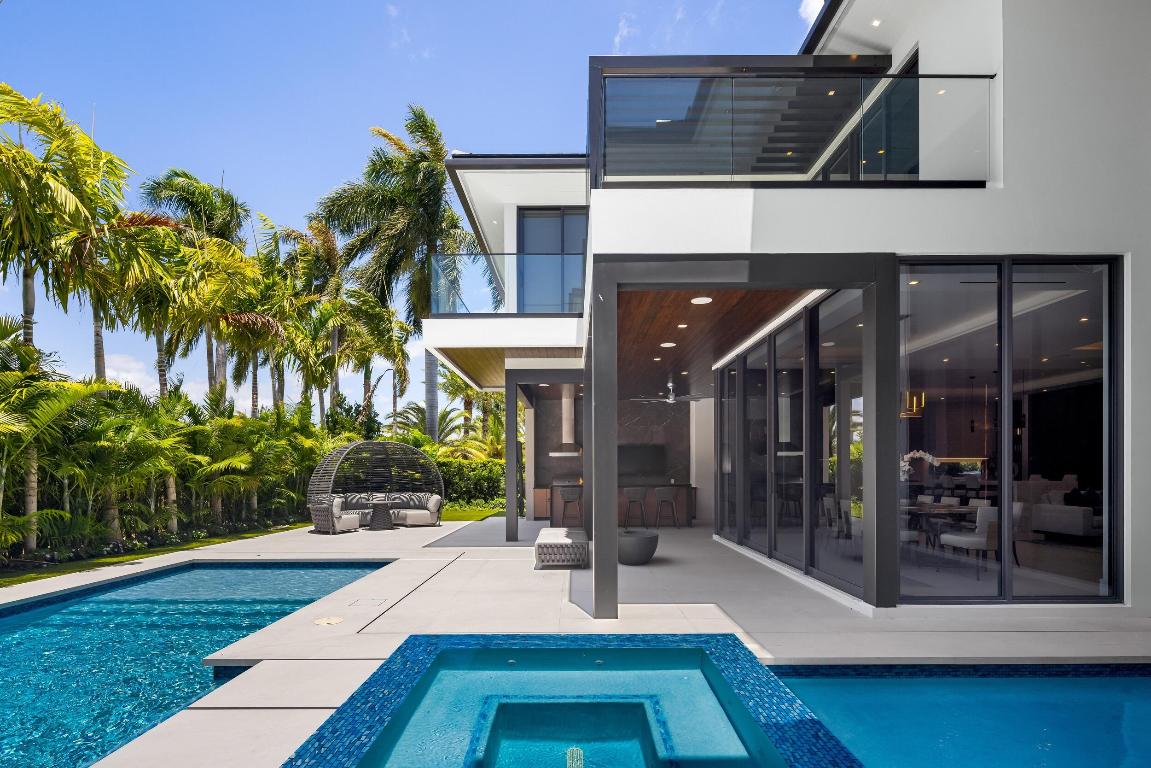 ROYAL PALM YACHT & COUNTRY CLUB - Residential