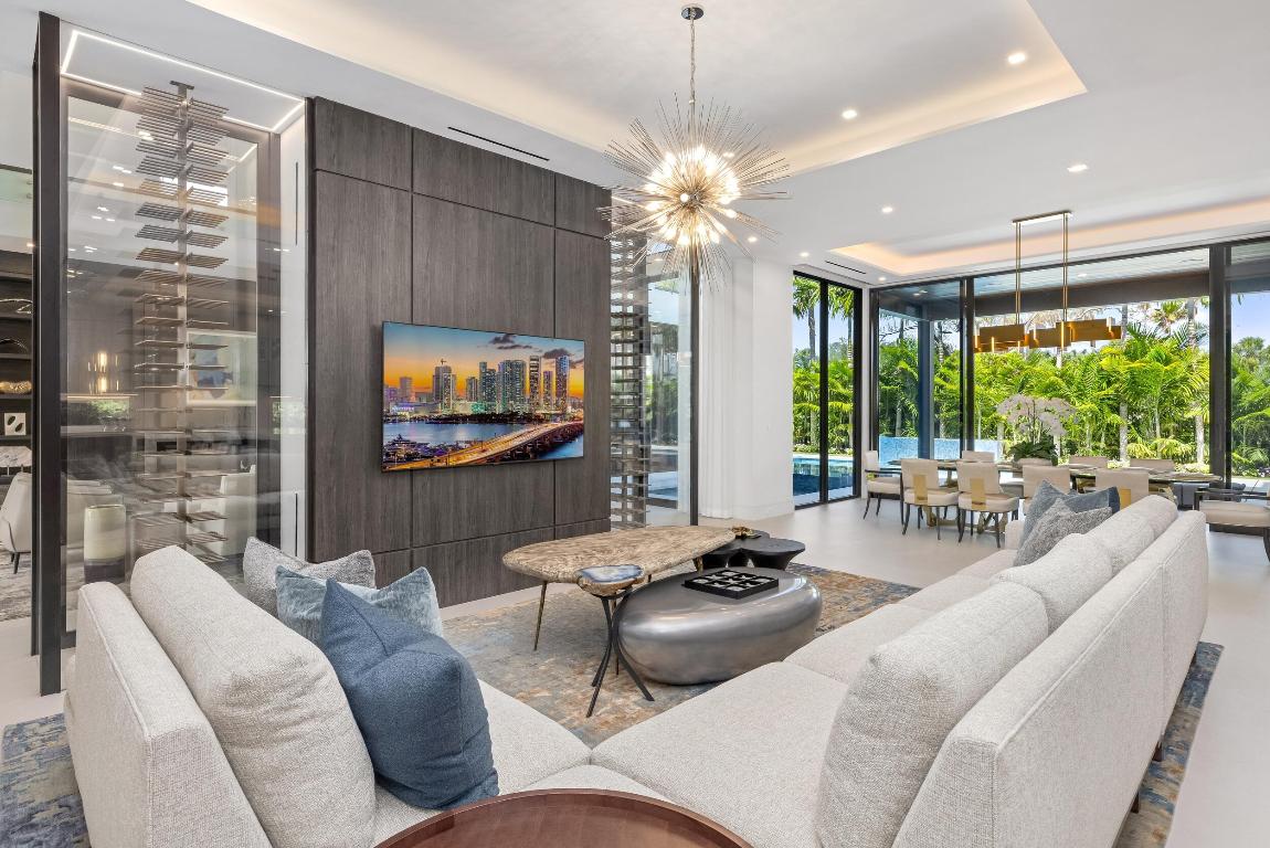 ROYAL PALM YACHT & COUNTRY CLUB - Residential