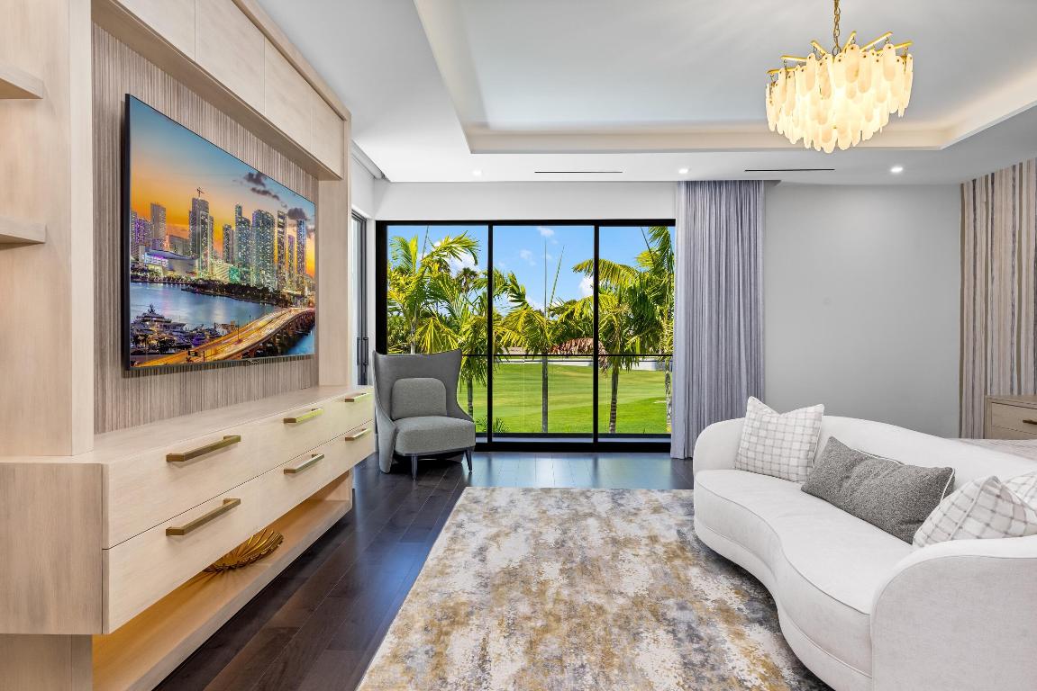 ROYAL PALM YACHT & COUNTRY CLUB - Residential