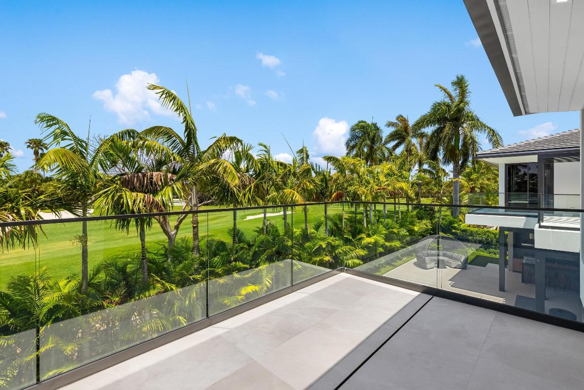 ROYAL PALM YACHT & COUNTRY CLUB - Residential