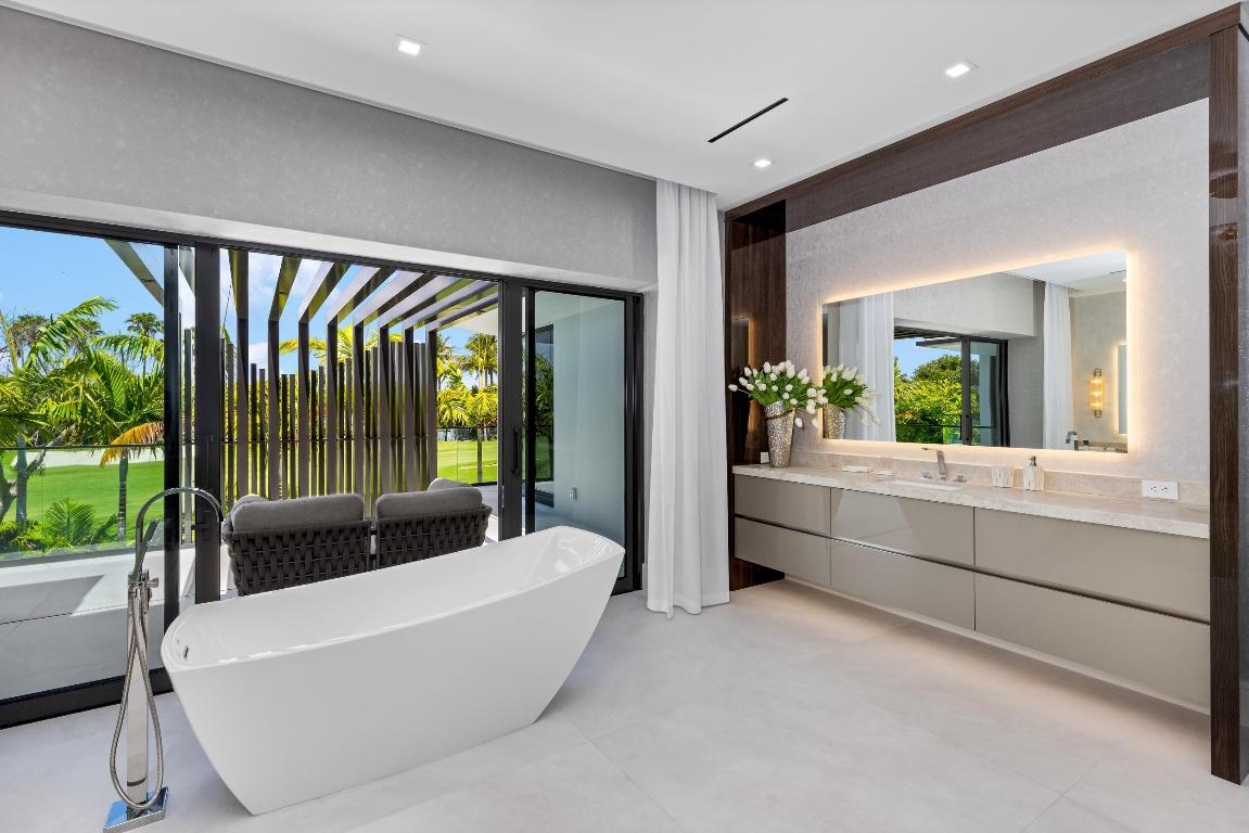 ROYAL PALM YACHT & COUNTRY CLUB - Residential