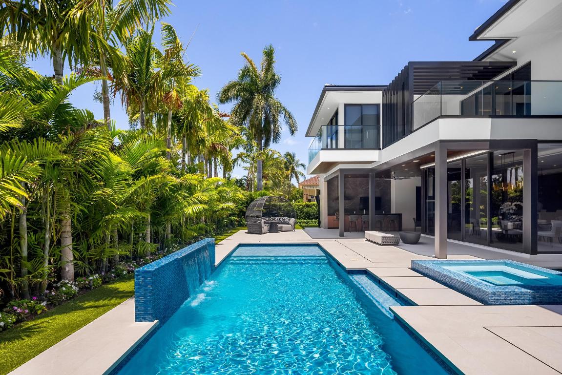 ROYAL PALM YACHT & COUNTRY CLUB - Residential