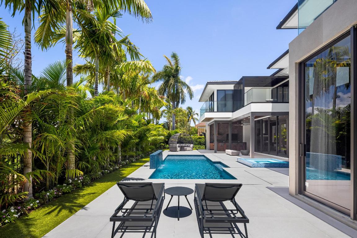 ROYAL PALM YACHT & COUNTRY CLUB - Residential