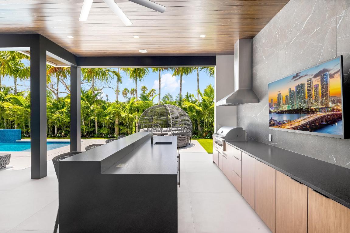 ROYAL PALM YACHT & COUNTRY CLUB - Residential