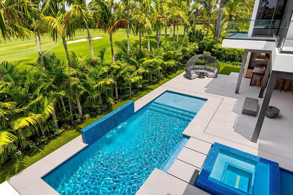 ROYAL PALM YACHT & COUNTRY CLUB - Residential