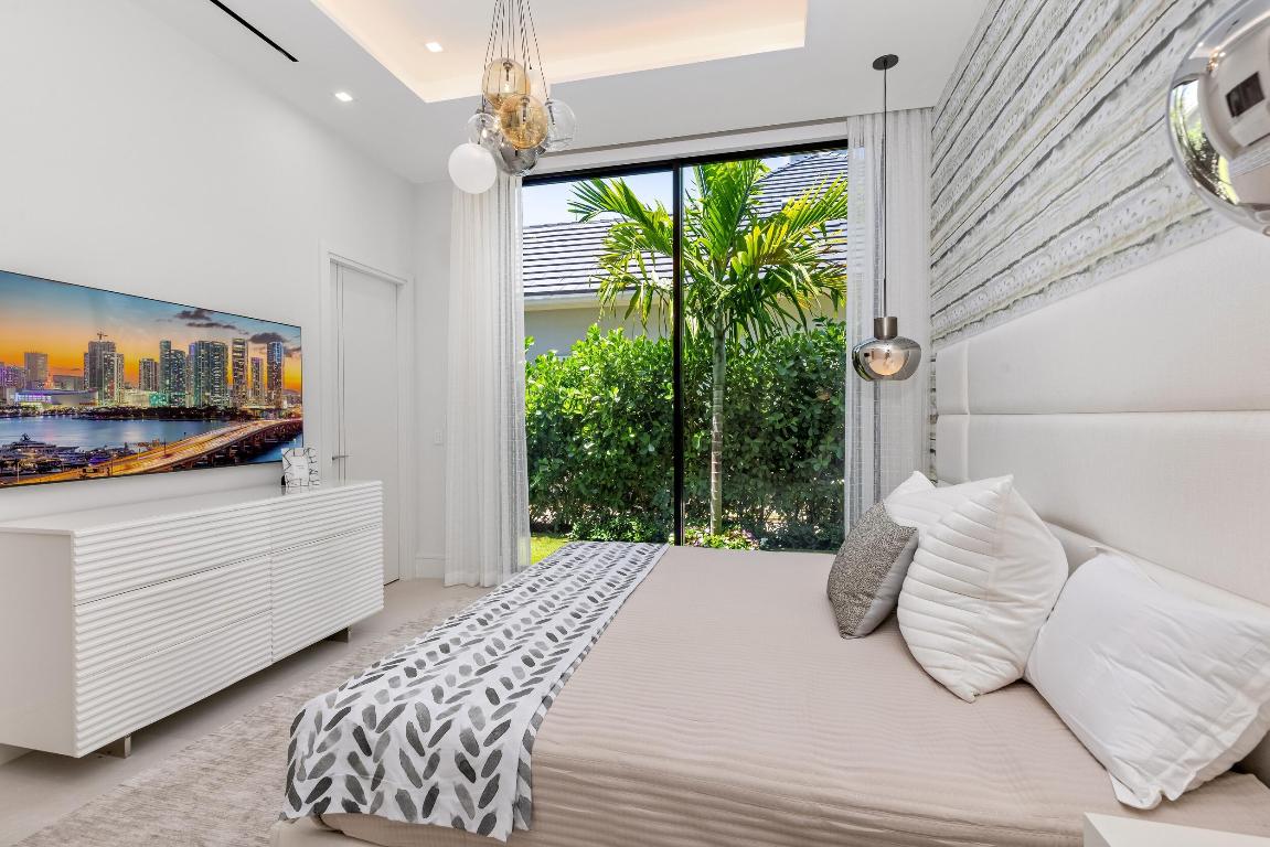 ROYAL PALM YACHT & COUNTRY CLUB - Residential