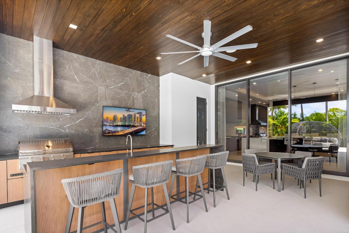 ROYAL PALM YACHT & COUNTRY CLUB - Residential