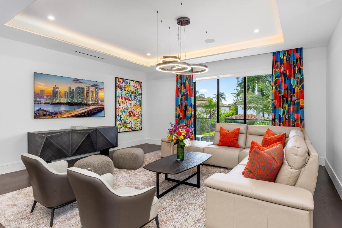 ROYAL PALM YACHT & COUNTRY CLUB - Residential