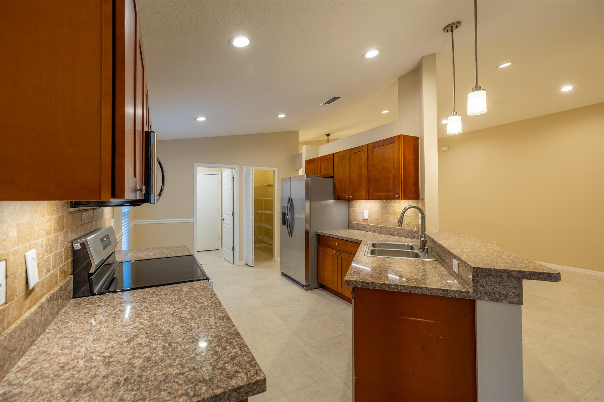 WATERFORD LAKES SUBDIVISI - Residential Lease