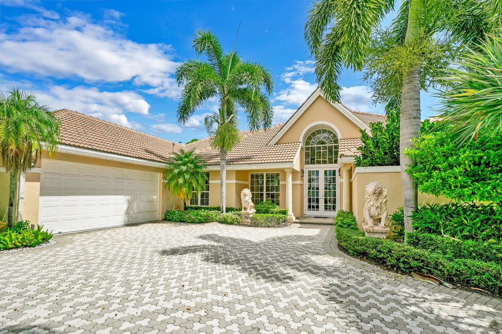 Photo of 34 St James Drive, Palm Beach Gardens, FL 33418 (MLS # B26073723)