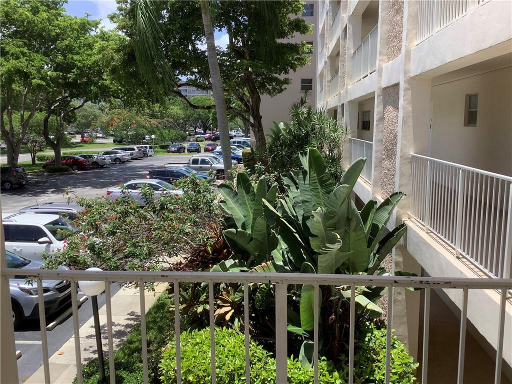 Palm-Aire Country Club - Residential