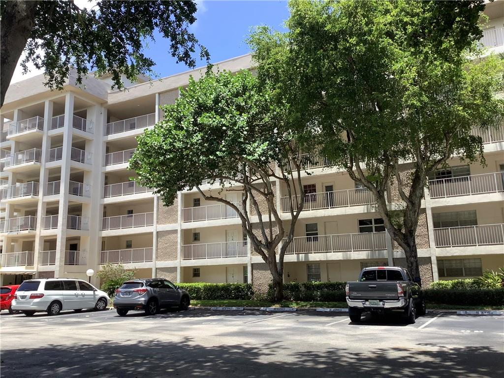 Palm-Aire Country Club - Residential