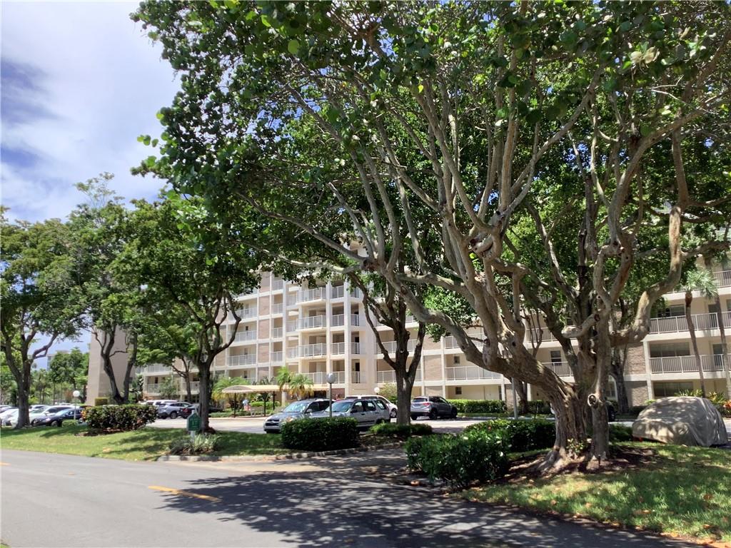 Palm-Aire Country Club - Residential