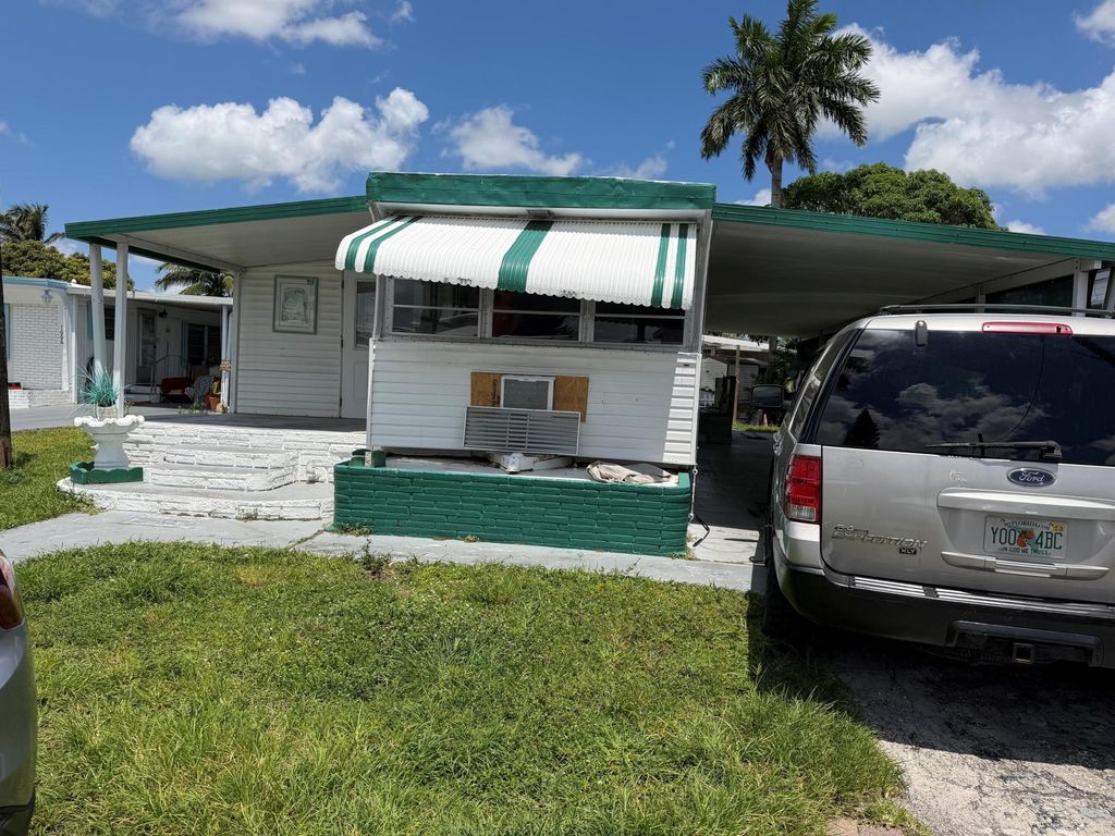 Photo of 1670 SW 85th Avenue, Davie, FL 33324 (MLS # B26021664)