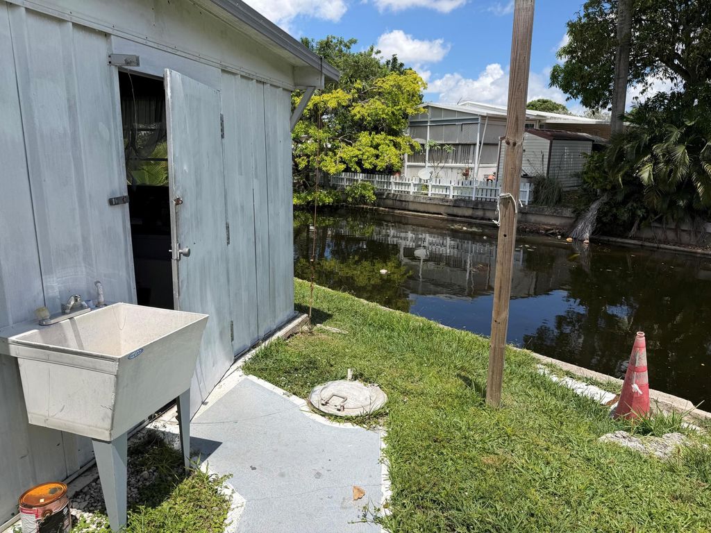 Photo of 1670 SW 85th Avenue, Davie, FL 33324 (MLS # B26021664)