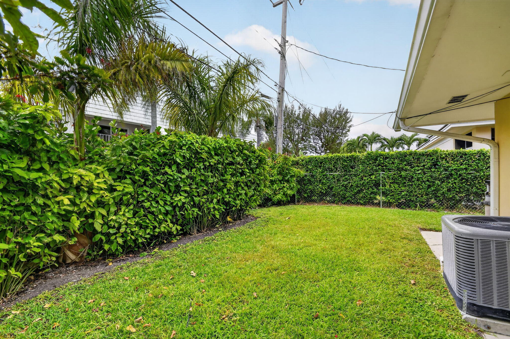 YACHT HARBOR MANOR - Residential Lease