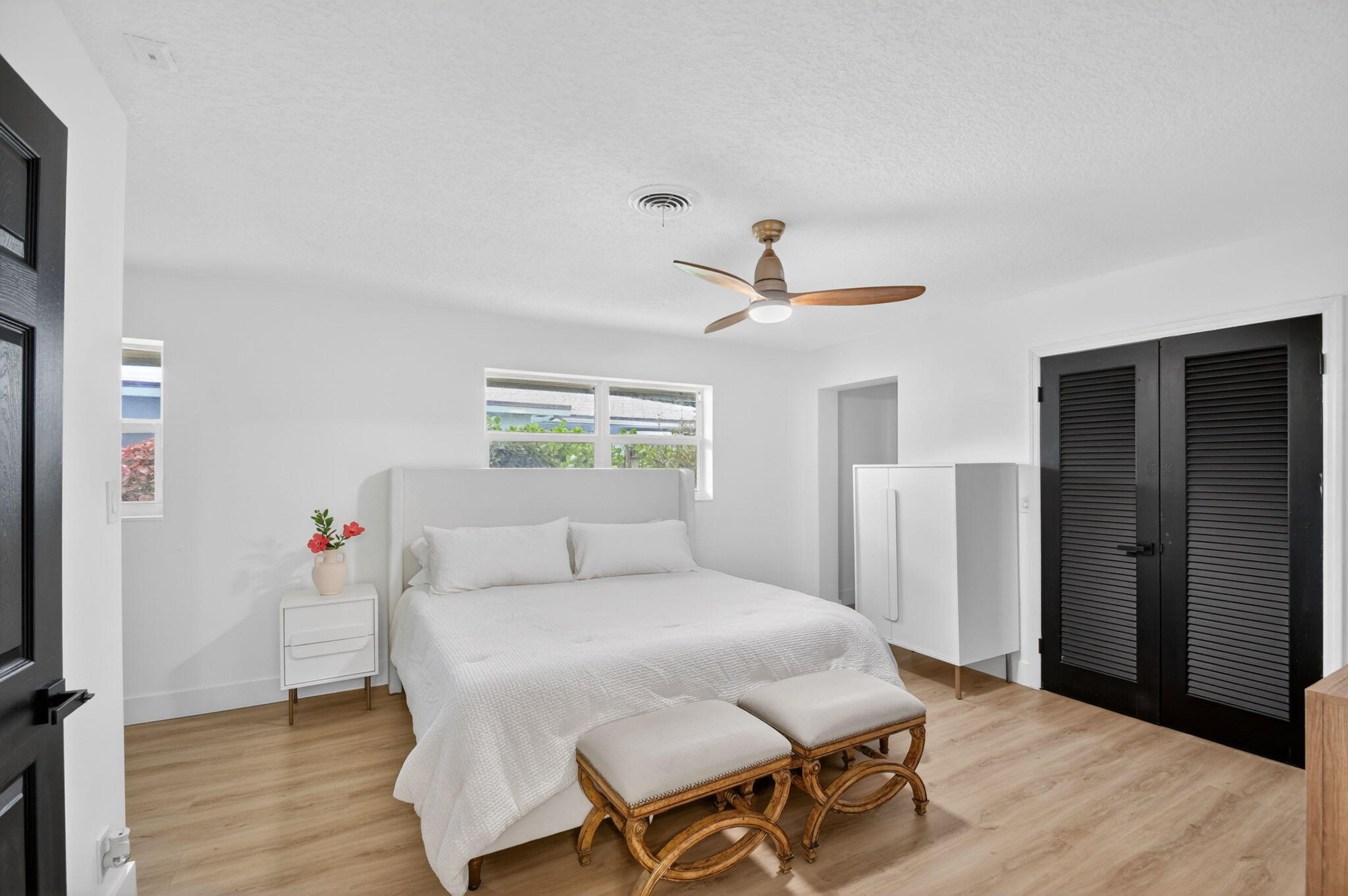 YACHT HARBOR MANOR - Residential Lease