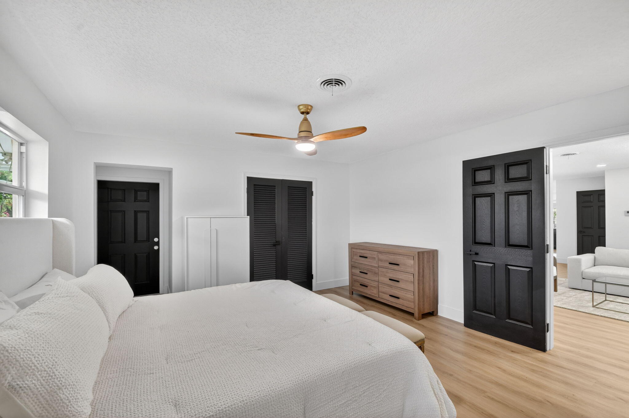YACHT HARBOR MANOR - Residential Lease