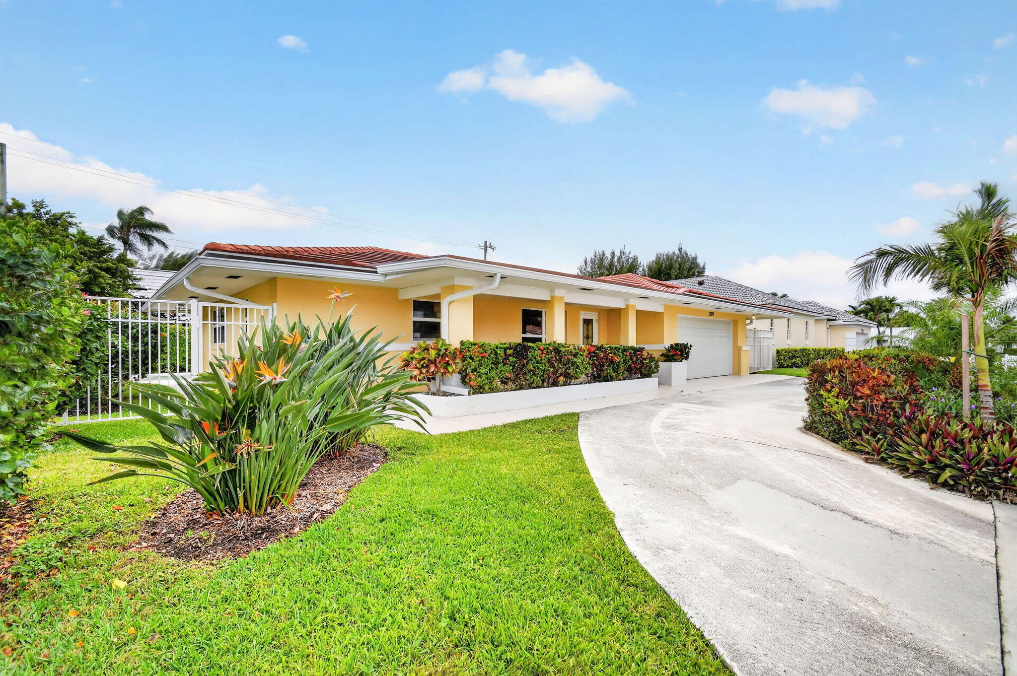 YACHT HARBOR MANOR - Residential Lease