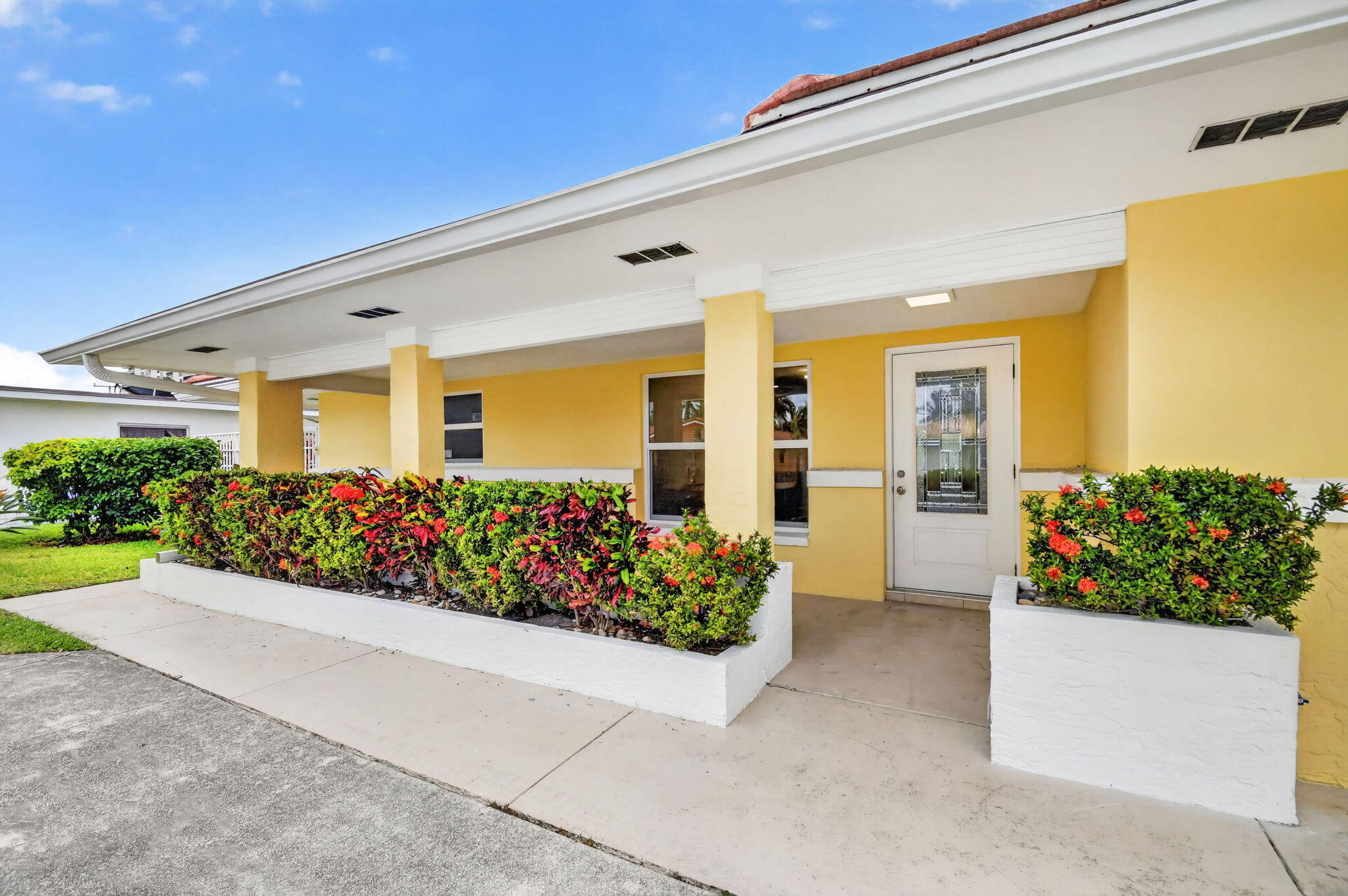 YACHT HARBOR MANOR - Residential Lease