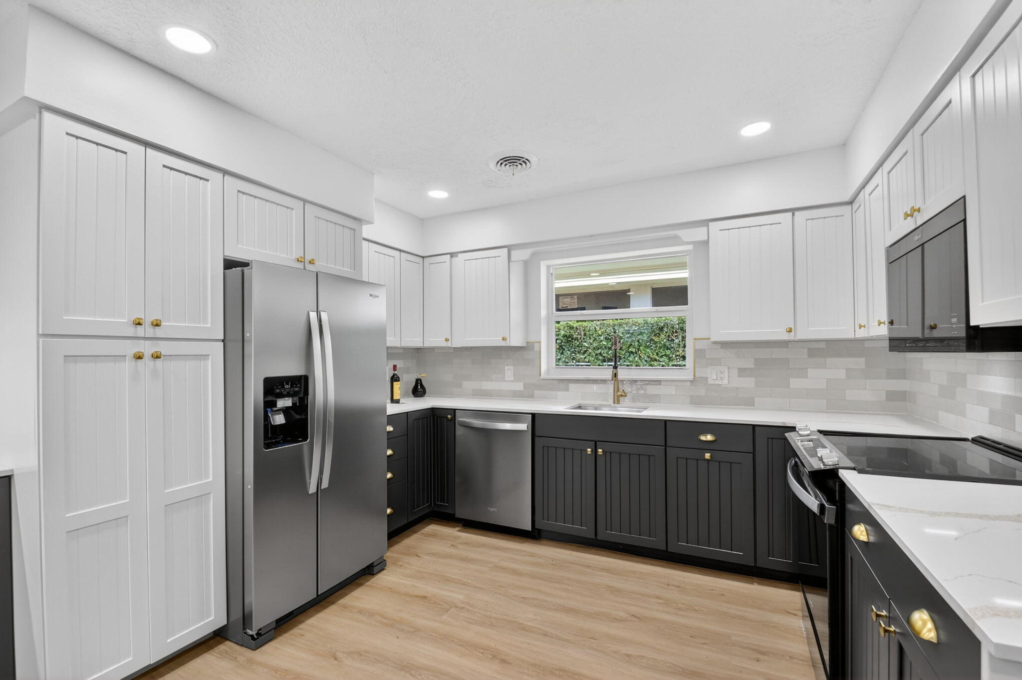 YACHT HARBOR MANOR - Residential Lease