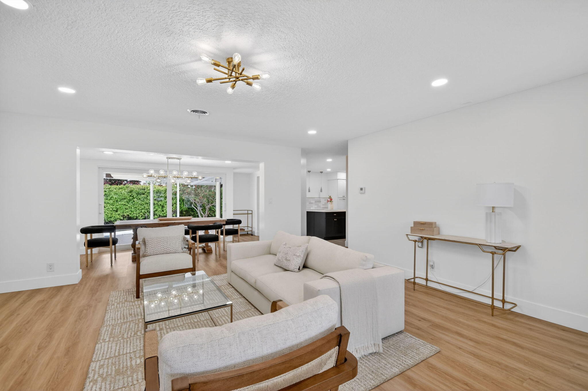 YACHT HARBOR MANOR - Residential Lease