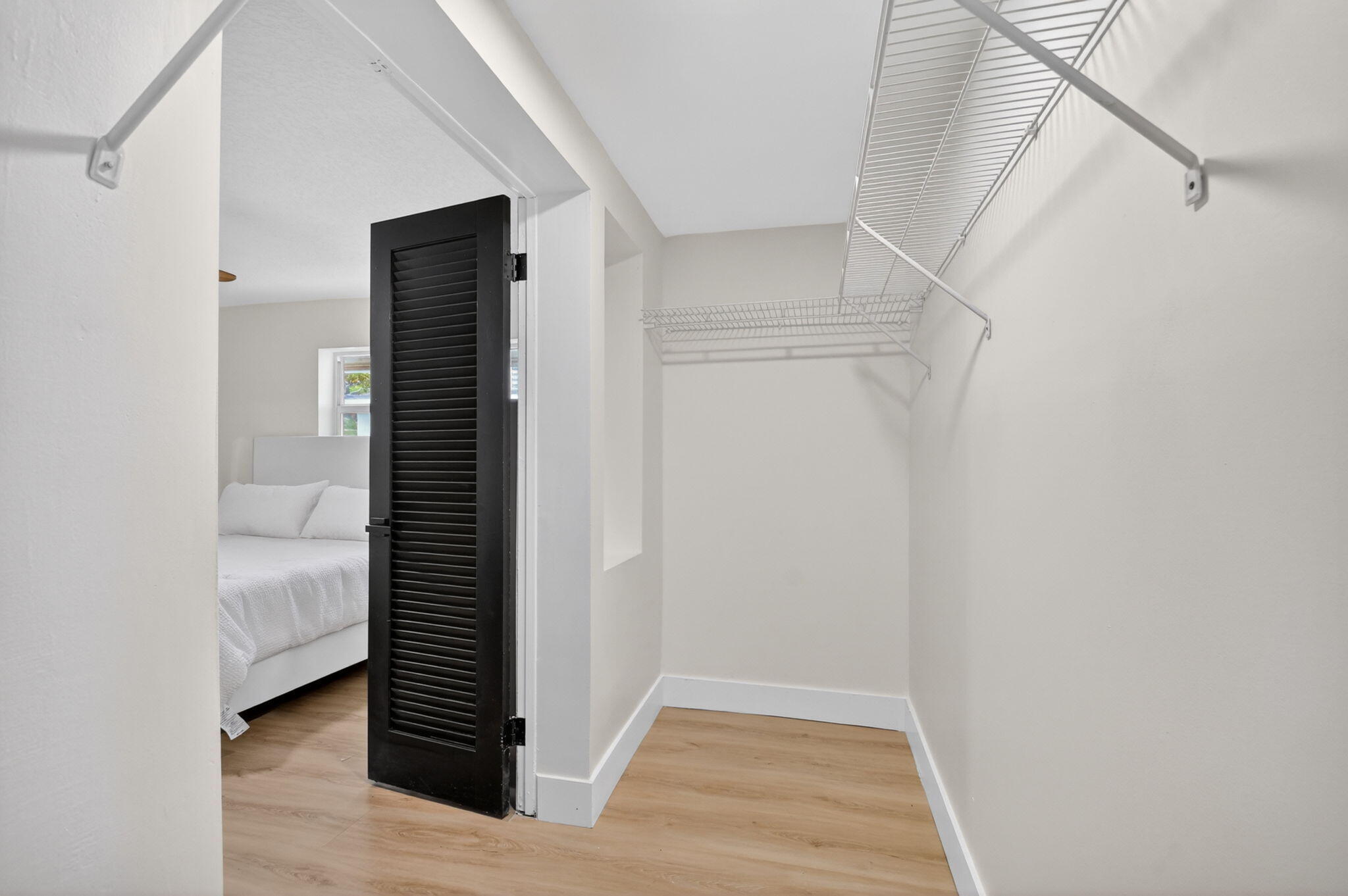 YACHT HARBOR MANOR - Residential Lease
