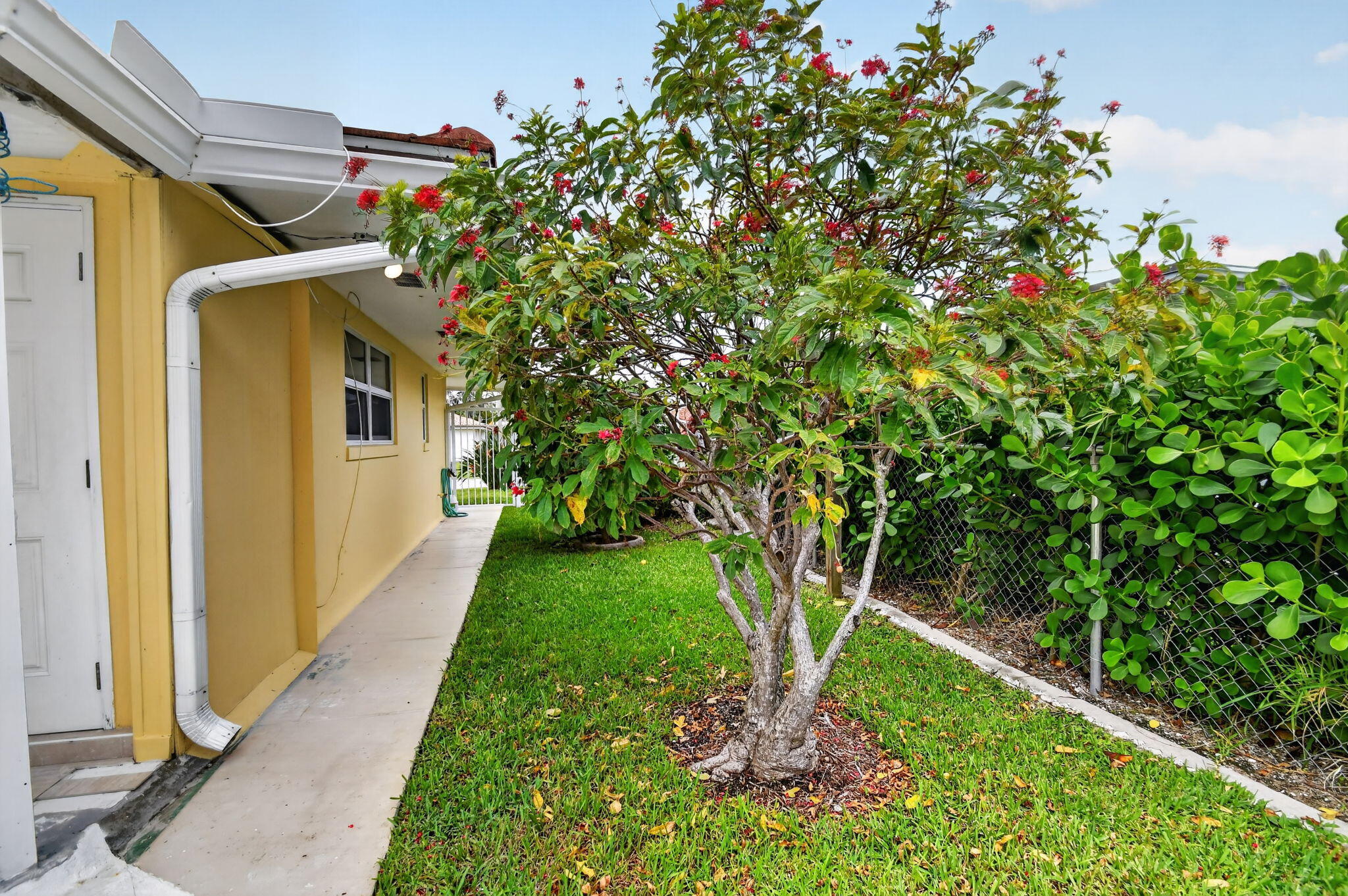 YACHT HARBOR MANOR - Residential Lease