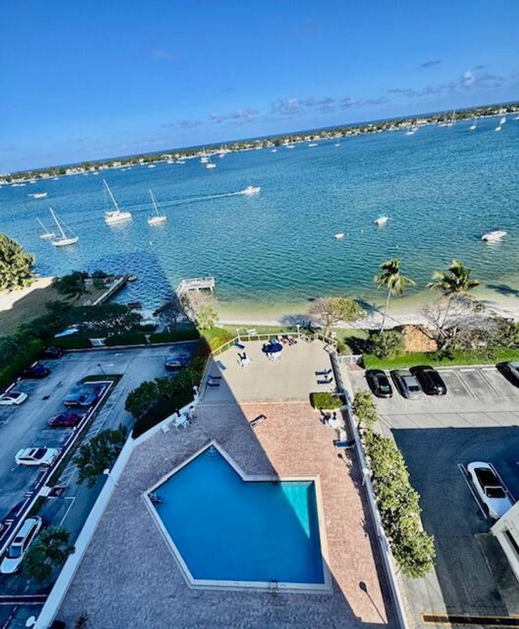 Photo of 5600 N Flagler Drive #1009, West Palm Beach, FL 33407 (MLS # B26007136)