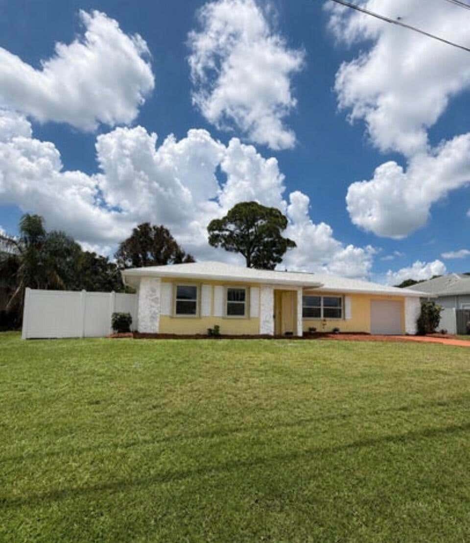 Photo of 772 SE Thornhill Drive, Port Saint Lucie, FL 34983 (MLS # B26049410)