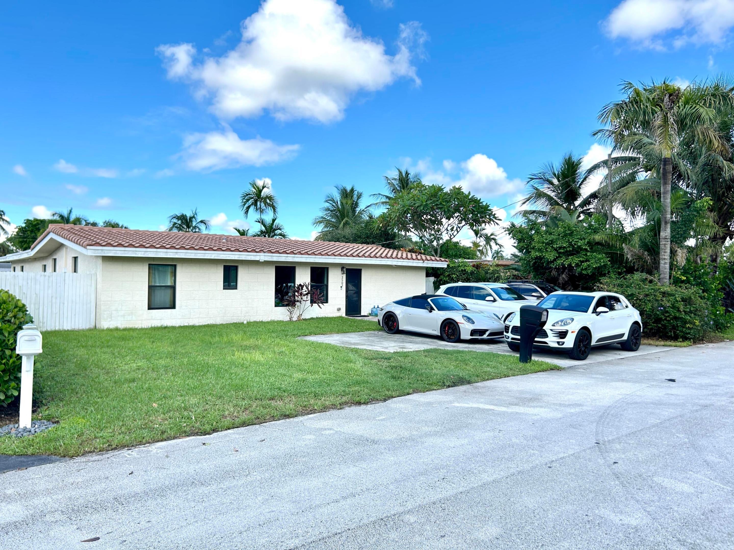 2507 BIMINI Lane