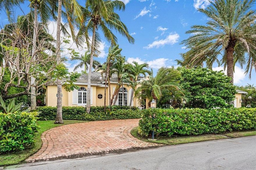 Perfectly located in the ''near'' North End, this gracious and pristine one story Bermuda has an easy living floorplan and is well scaled with ultra high ceilings. It has 3 BR/5.5 Bathrooms plus library and is beautifully appointed with quality millwork, hardwood floors, open kitchen/family room, formal dining room, lovely pool/patio, fireplaces, impact glass and a 2 car garage. Close to the beach and lake trail.