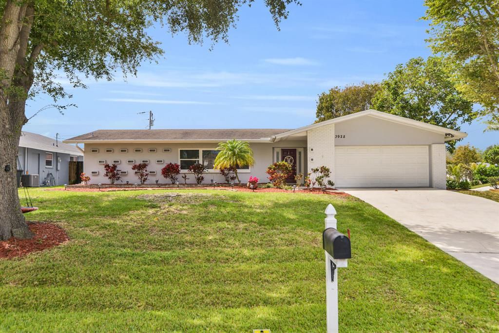 Photo of 3928 Buttercup Circle N, Palm Beach Gardens, FL 33410 (MLS # R10884595)