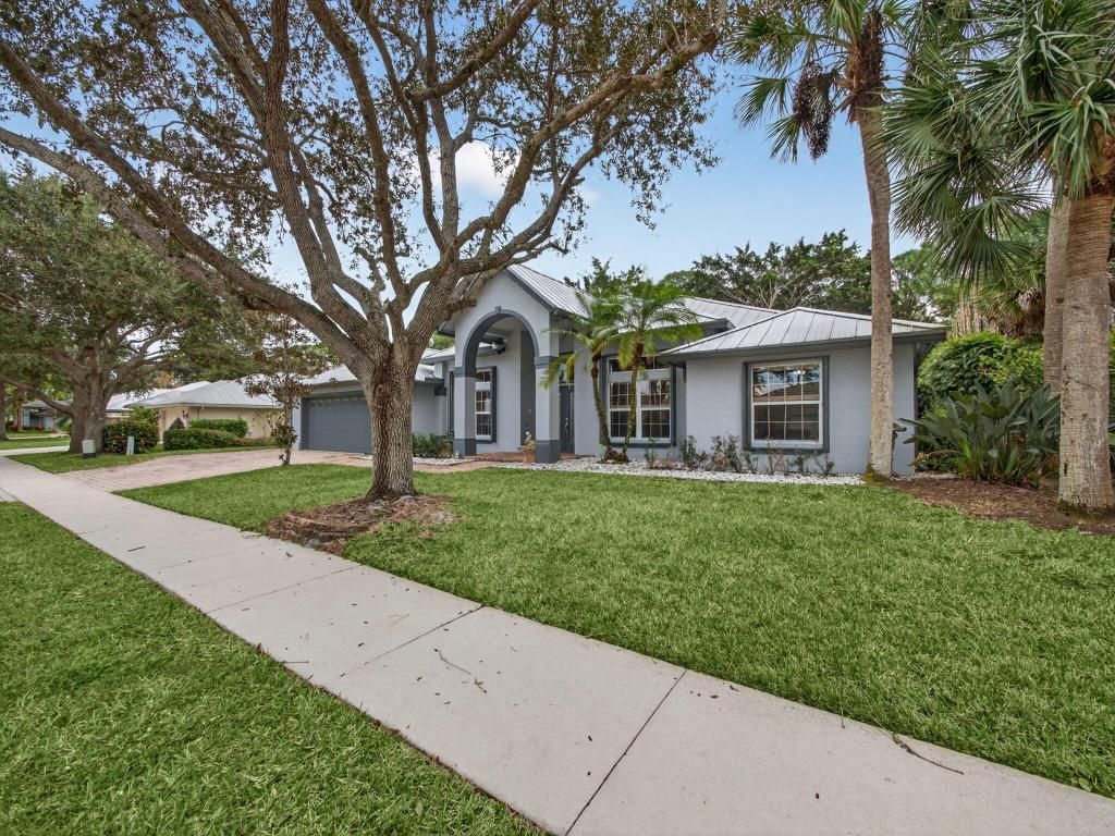 Photo of 8895 SW Fishermans Wharf Drive, Stuart, FL 34997 (MLS # R11157379)