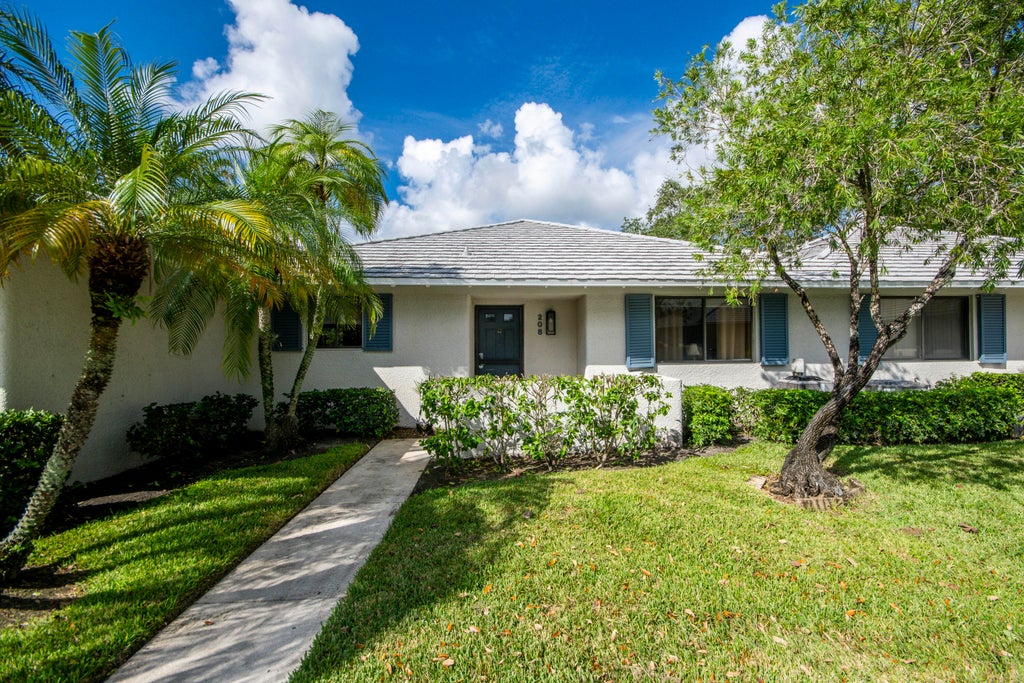 Photo of 208 Club Drive, Palm Beach Gardens, FL 33418 (MLS # B26083605)